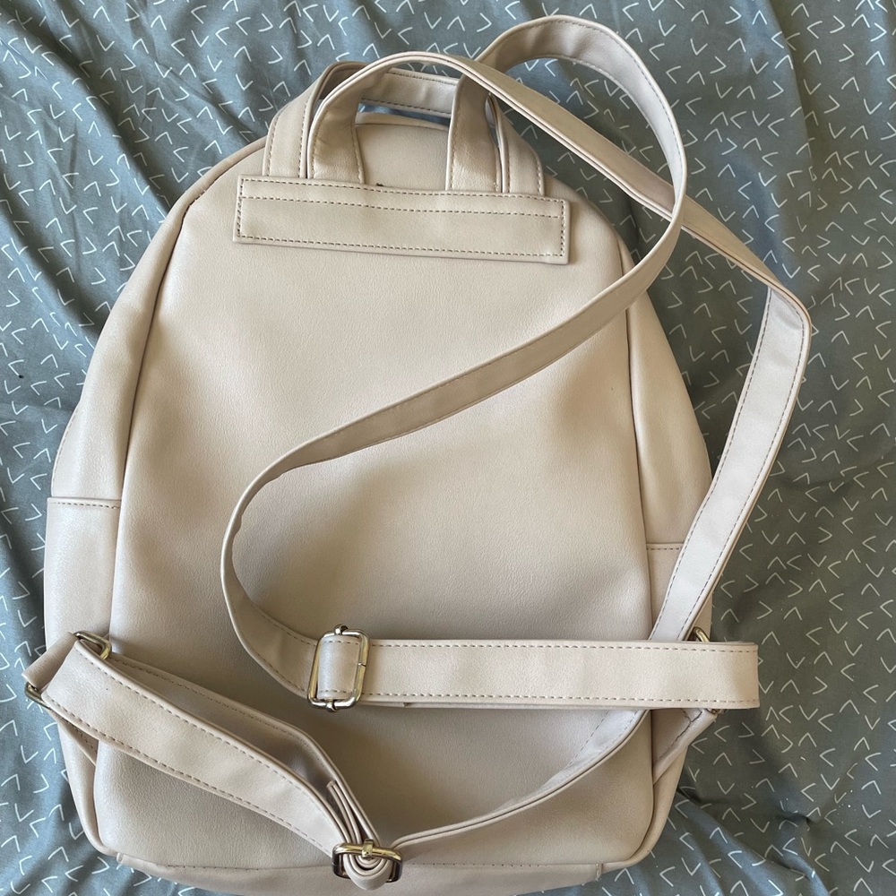 Backpack - Picture 3 of 4